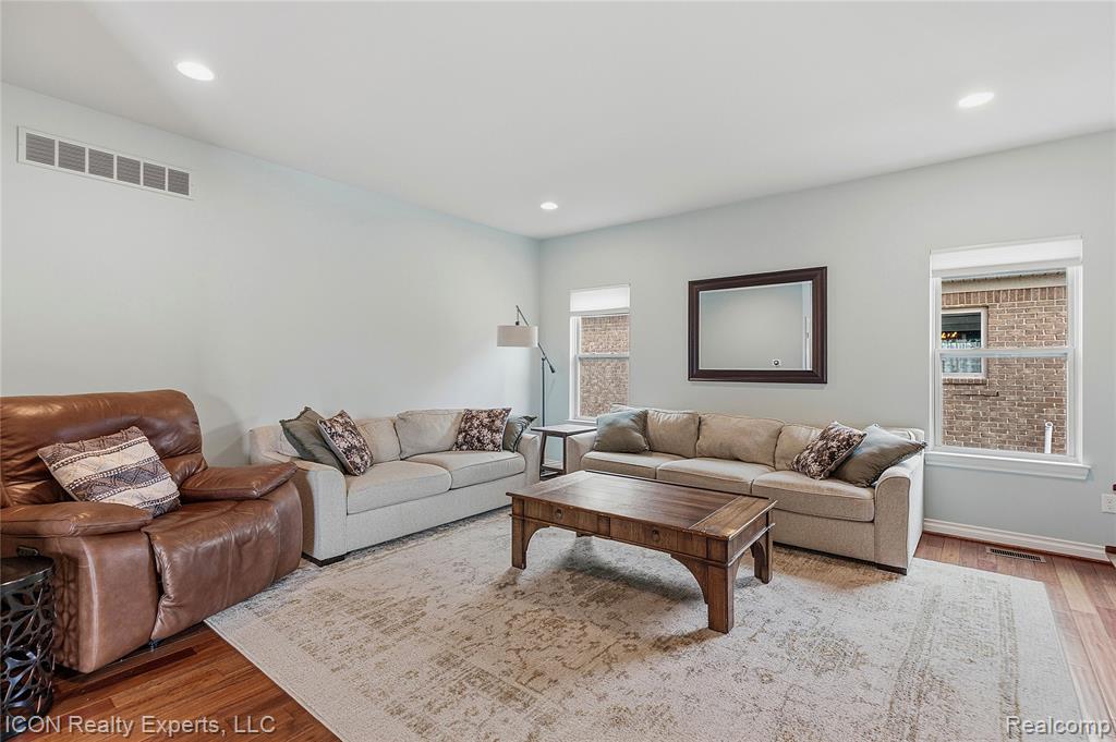 20620 Misty Brook Court, Macomb, MI 48044 — Photo 10
