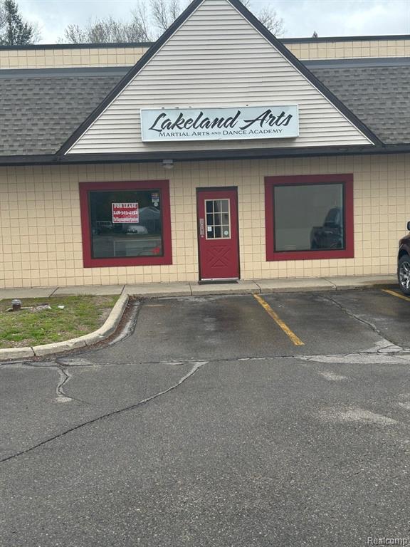 5589 E M 36 Highway, Pinckney, MI 48169 — front exterior