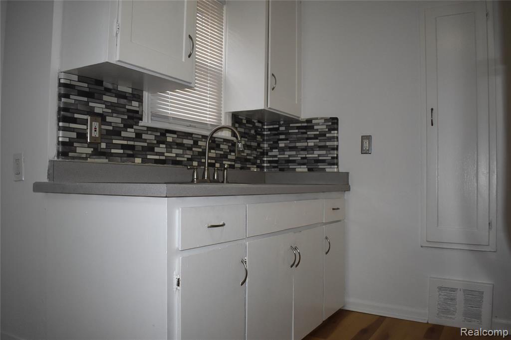 4115 Madison Street, Dearborn Heights, MI 48125 — Photo 9