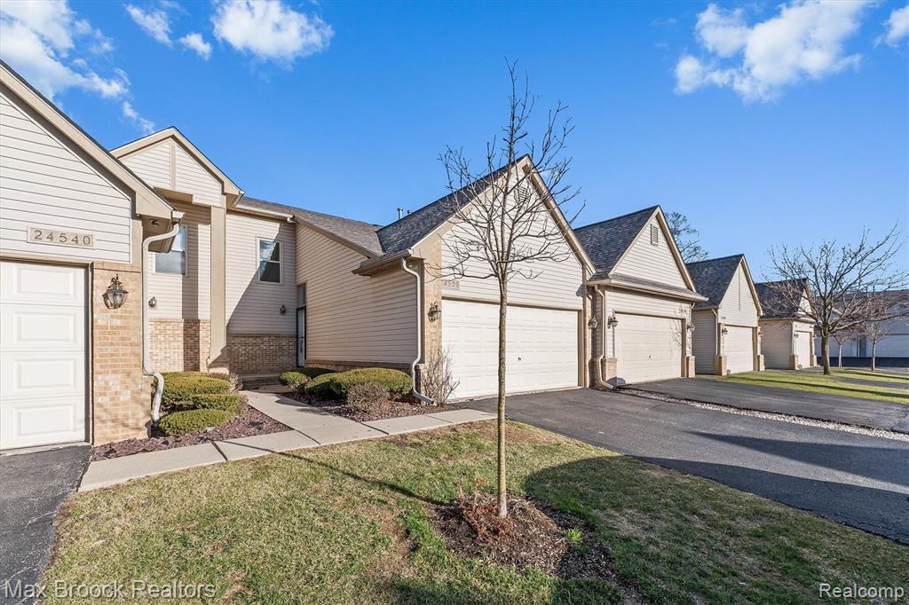24530 Pineview Street, Oak Park, MI 48237 — Photo 2