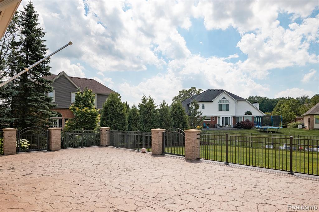 46431 Mariner Drive, Macomb, MI 48044 — Photo 8