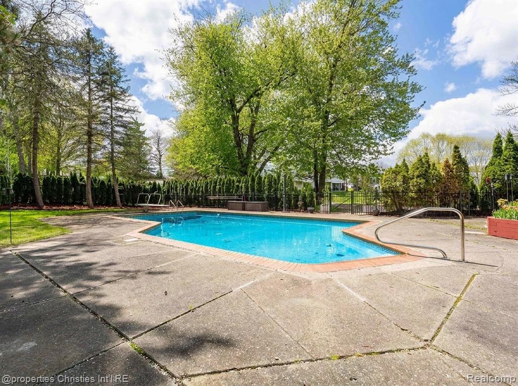 1743 Beechwood Way, Bloomfield Hills, MI 48302 — Photo 42