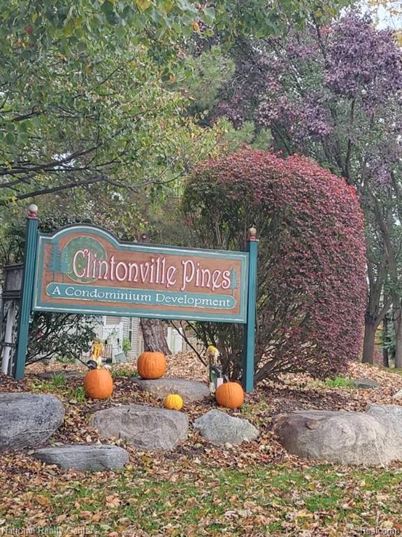 5028 Clintonville Pines Drive, Clarkston, MI — Photo 2