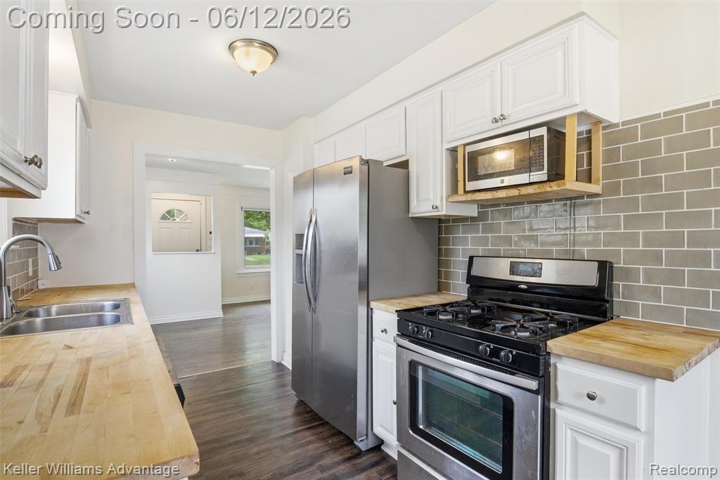 23111 Scotia Road, Oak Park, MI 48237 — Photo 14