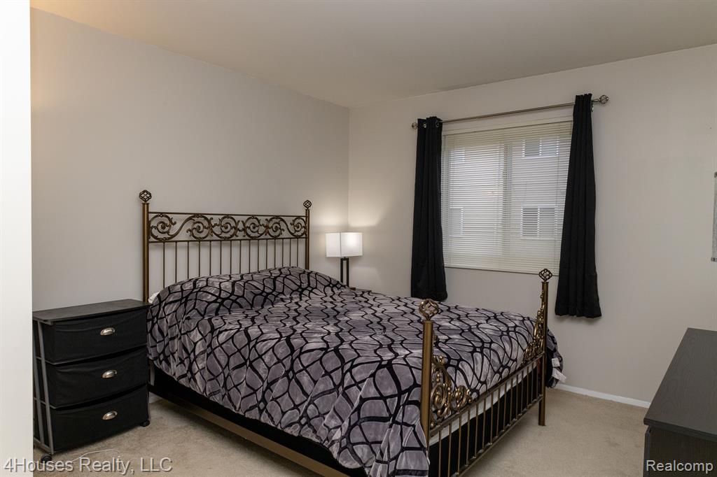 654 LYDIA Lane, Pontiac, MI 48341 — Photo 18