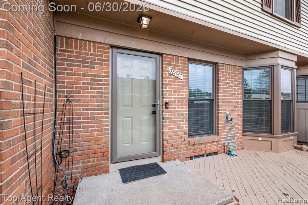 38887 Country Circle, Farmington Hills, MI 48331 — Photo 2