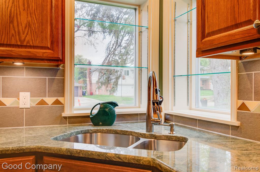 4008 PARKVIEW Drive, Royal Oak, MI 48073 — Photo 6