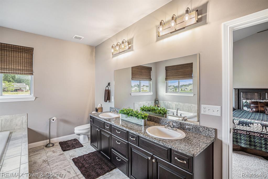1535 Woodlake Lane, Grand Blanc, MI 48439 — Photo 16