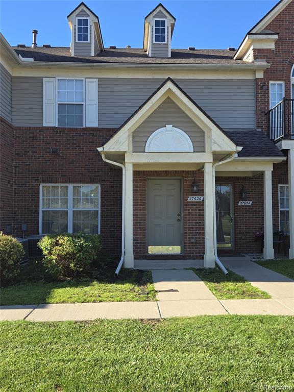 27626 Hidden Oaks Drive, Trenton, MI 48183