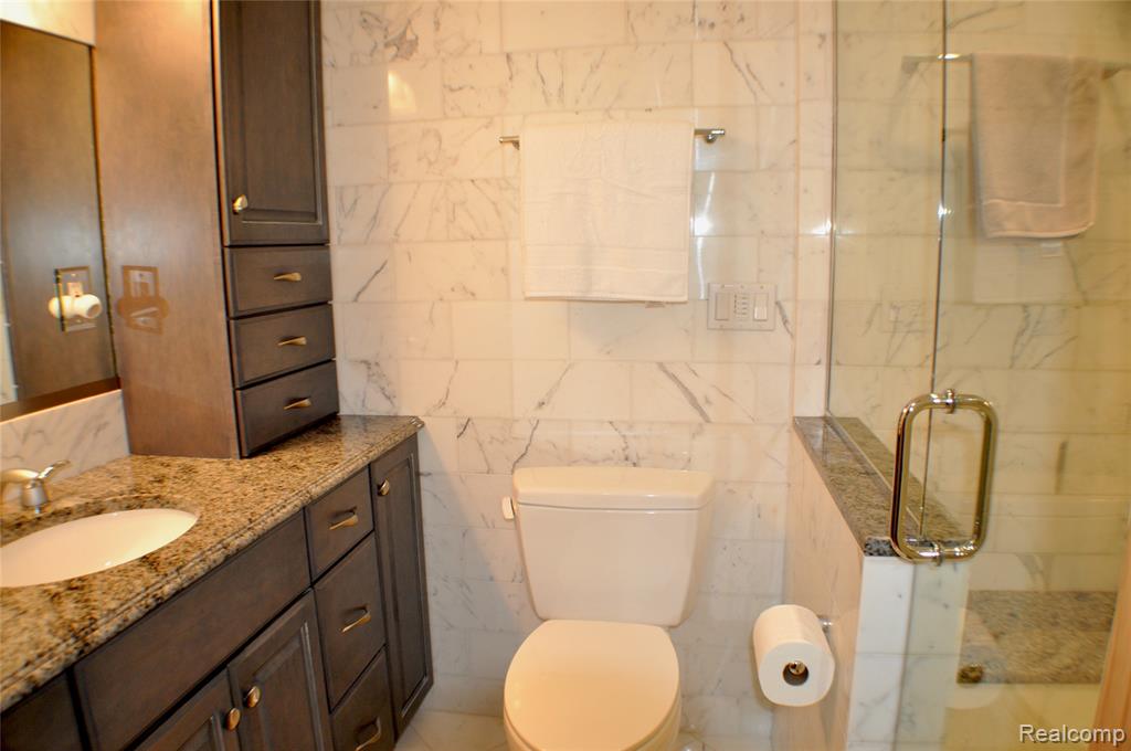 3593 Meadowleigh Lane, Waterford, MI 48329 — Photo 24
