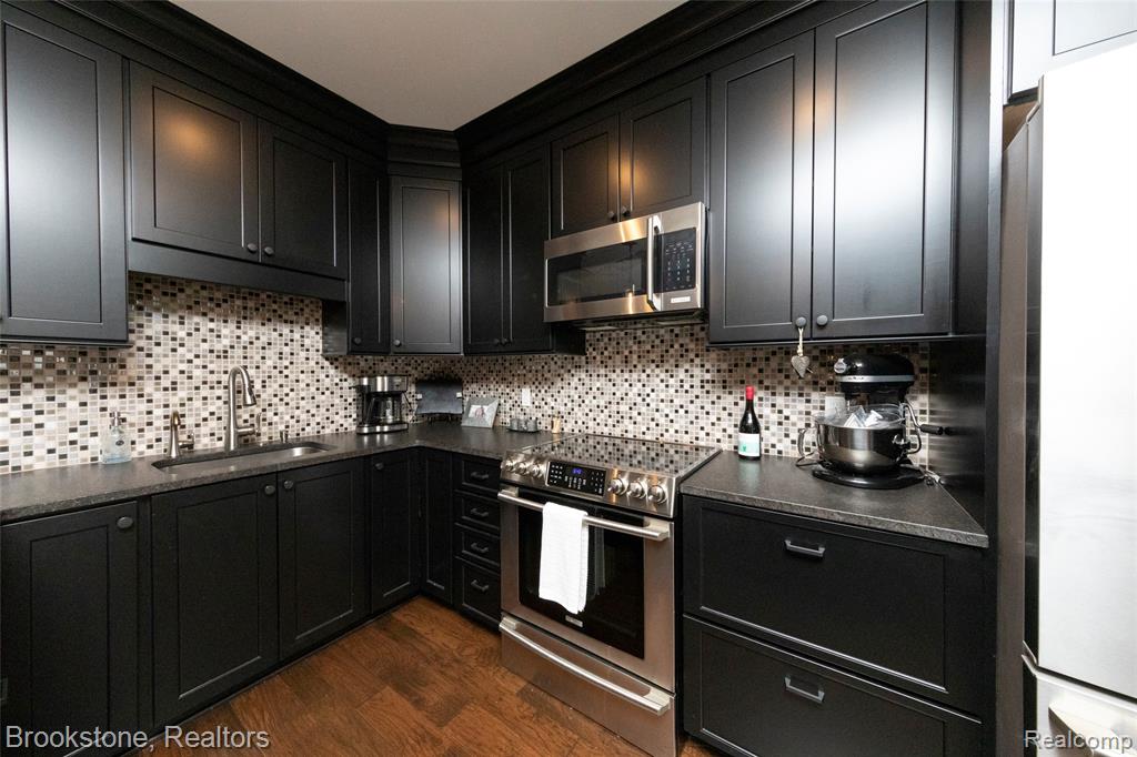 7215 DEER LAKE Court, Clarkston, MI — Photo 36
