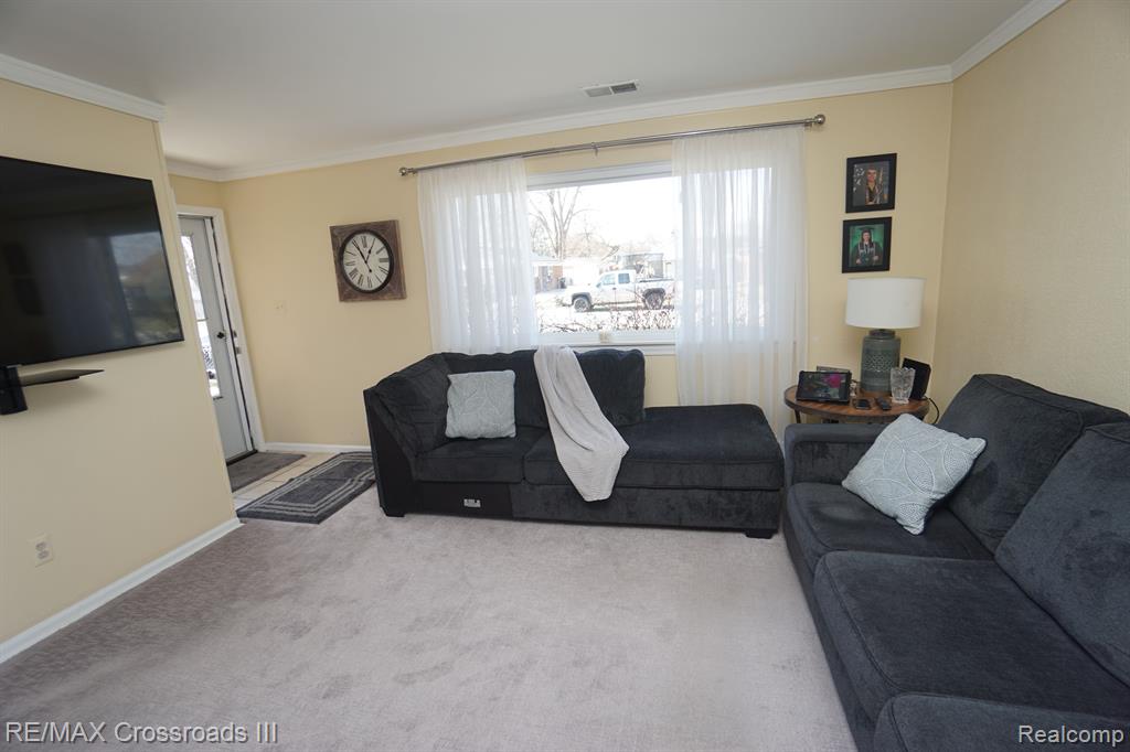 5863 BALFOUR Avenue, Allen Park, MI 48101 — Photo 3