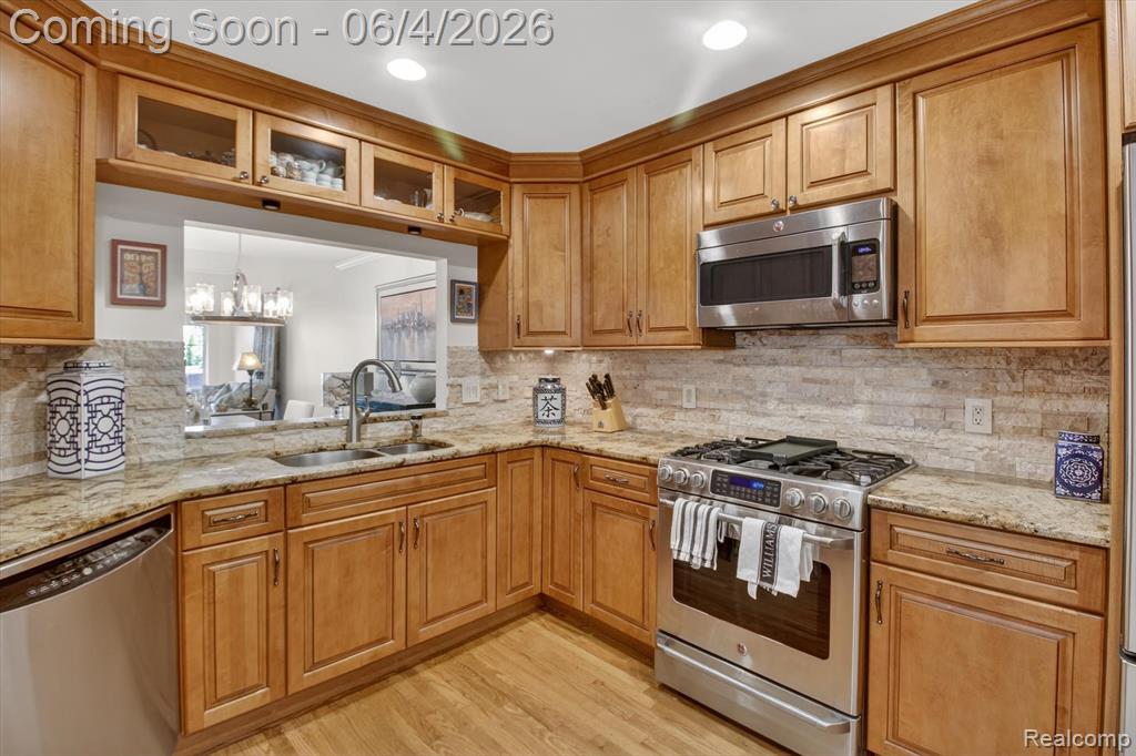 39852 Glenview Court, Northville, MI 48168 — Photo 13