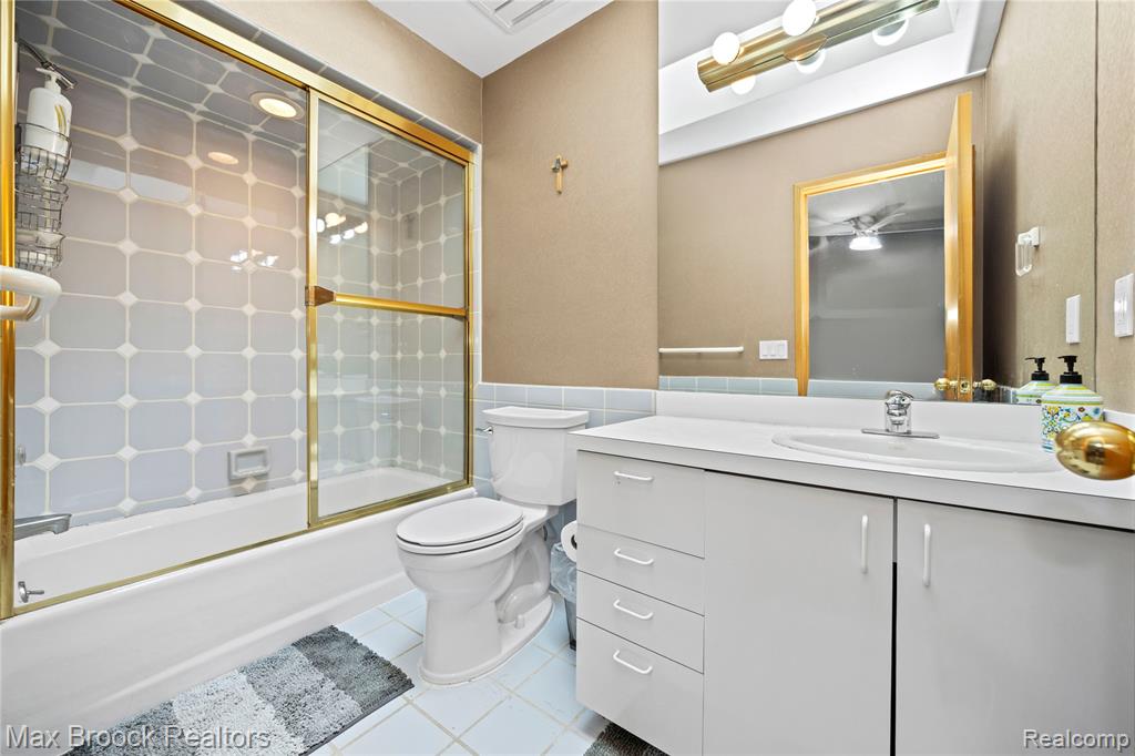 6067 Charles Drive, West Bloomfield, MI — Photo 34