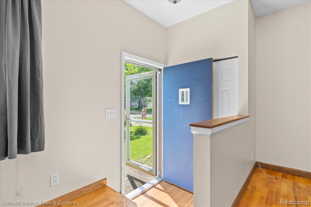 4820 Burchfield Avenue, Lansing, MI 48910 — Photo 4