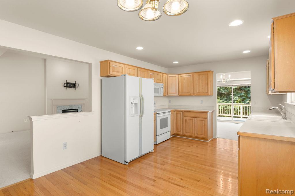 43120 Creek Court, 81, Clinton Twp, MI 48038 — Photo 14