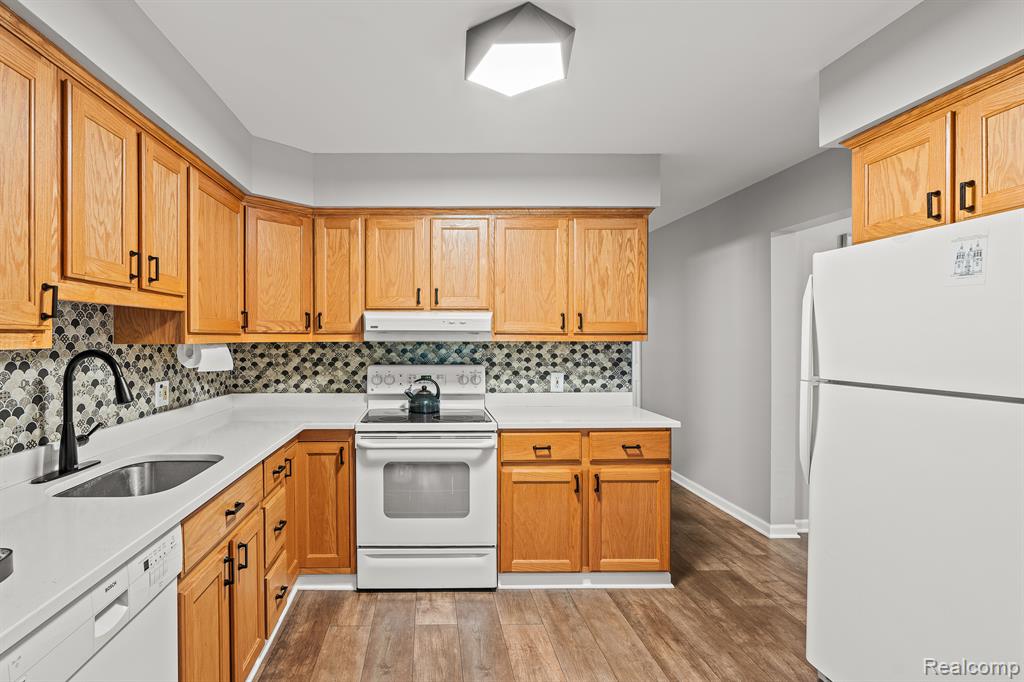 29594 HOOVER Road, Warren, MI 48093 — Photo 7