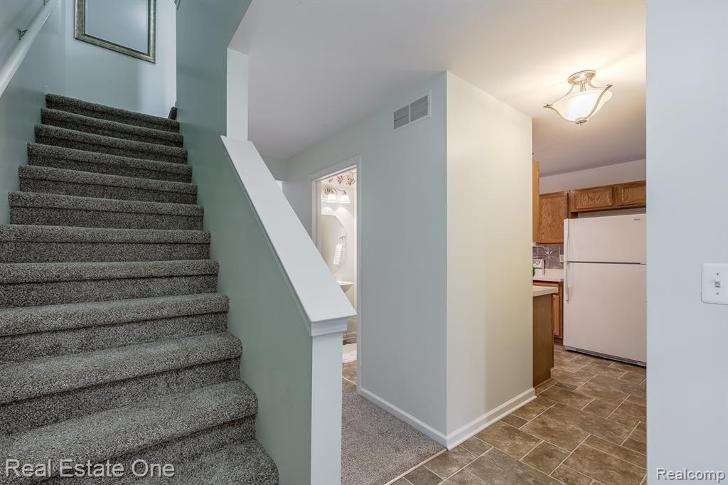 1277 Edelweiss Lane, Waterford, MI 48327 — Photo 4