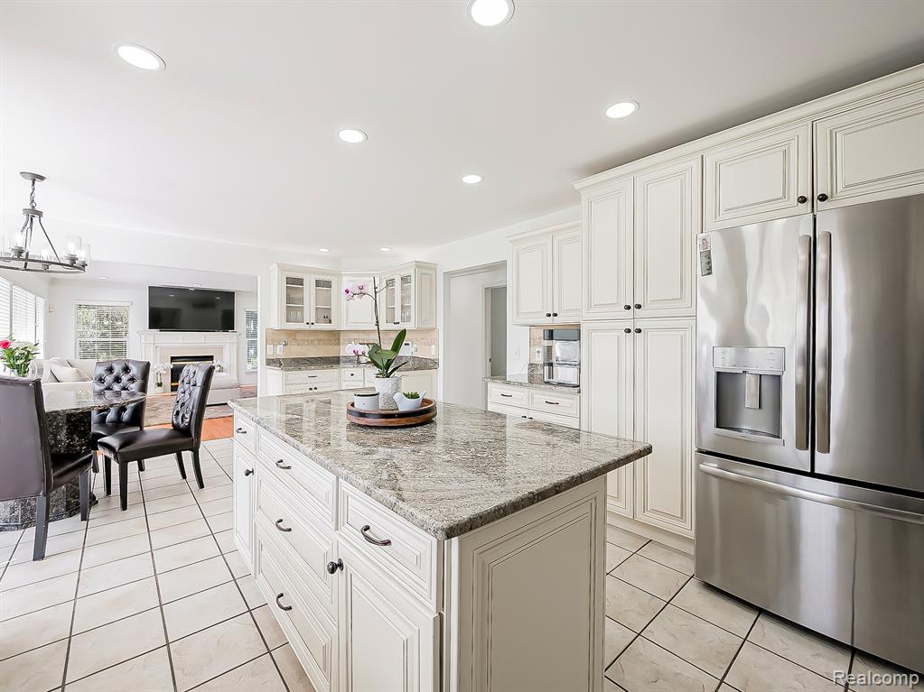 5221 Sandlewood Drive, Commerce Twp, MI 48382 — Photo 16