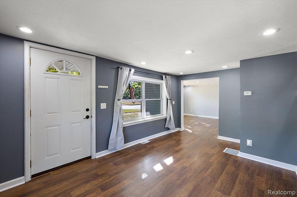 410 S ADAMS Street, Mount Pleasant, MI 48858 — Photo 6