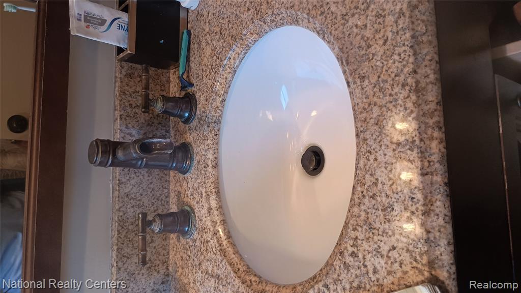 5635 Clippert Street, Dearborn Heights, MI 48125 — Photo 11