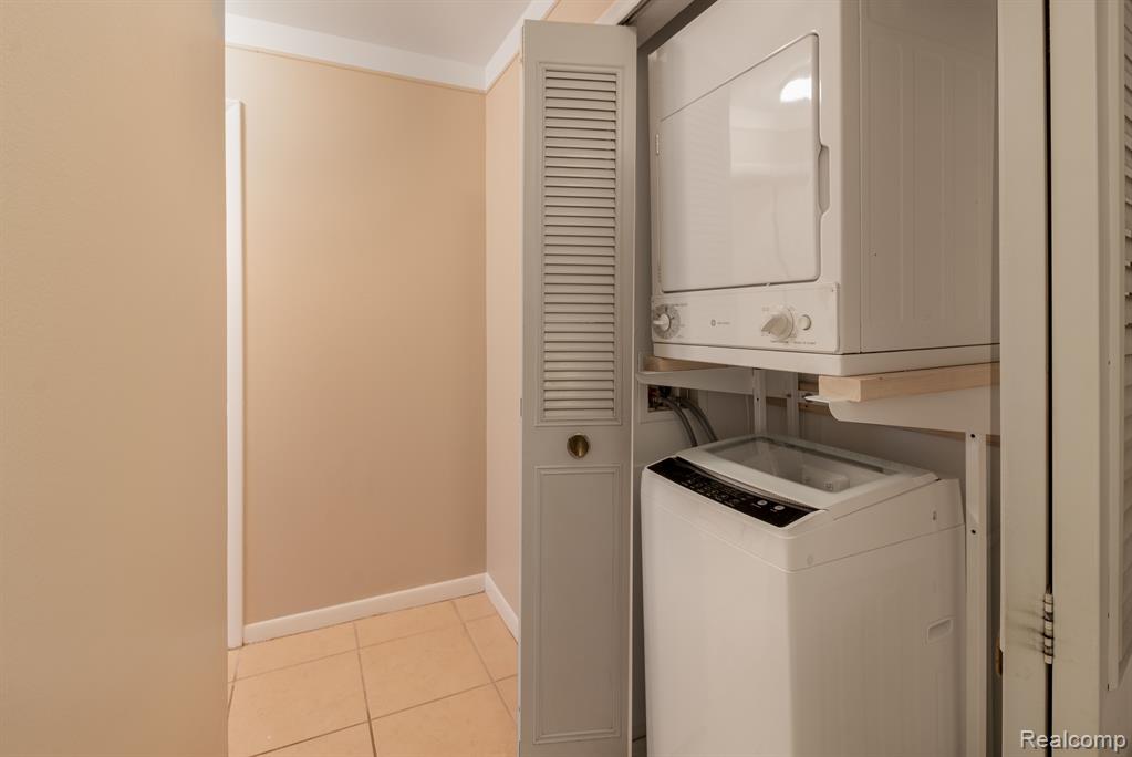 500 FOX HILLS Drive N, A-8, Bloomfield Hills, MI 48304 — Photo 14