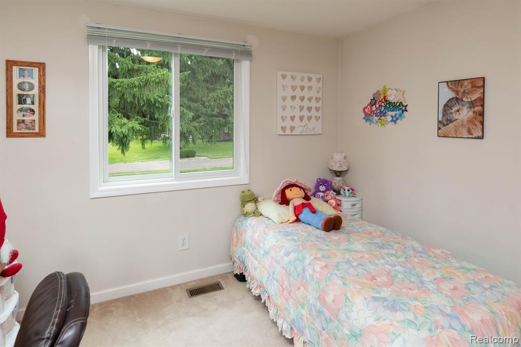 9026 Woodside Road, Northville, MI 48167 — Photo 29