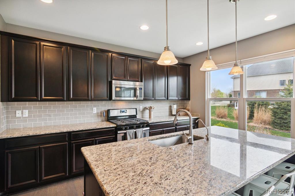 571 HUDSON Circle, South Lyon, MI 48178 — Photo 19