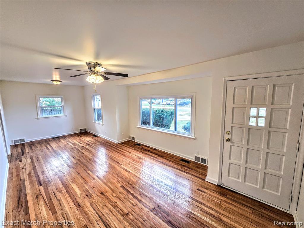 4935 Pontiac Lake Road, Waterford, MI 48328 — Photo 3