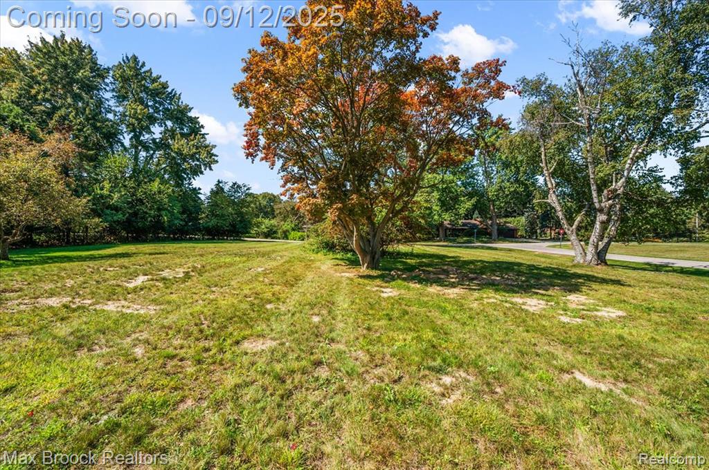 1027 Joanne Court, Bloomfield Hills, MI 48302 — Photo 39