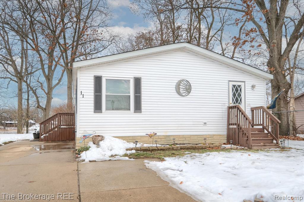11 Crane Lake Drive, Linden, MI 48451 — Photo 2