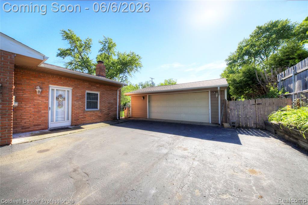 373 Tilmor Drive, Waterford, MI 48328 — Photo 48