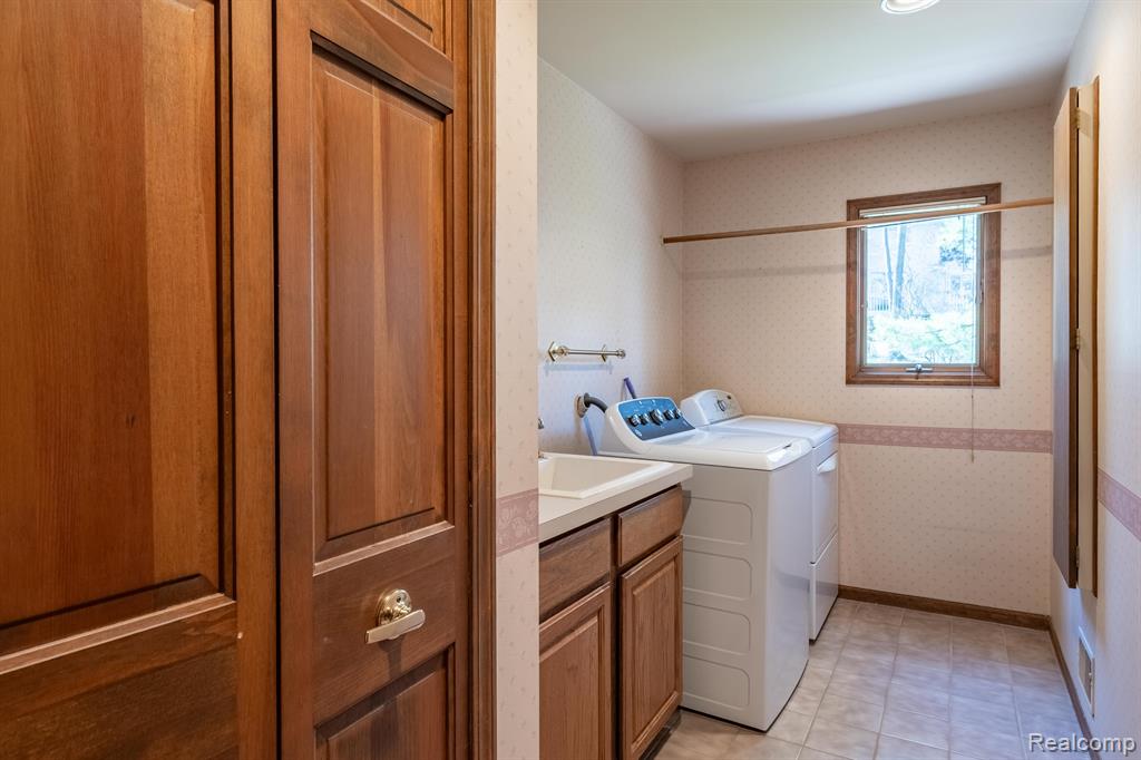 4435 OAK POINTE Drive, Brighton, MI 48116 — Photo 29