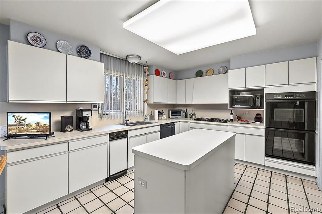 4539 Middleton Court, West Bloomfield, MI, 48323