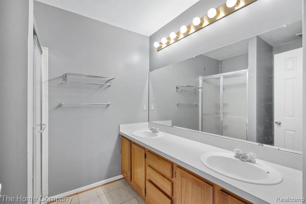 6868 Essex Court, Waterford, MI 48327 — Photo 19