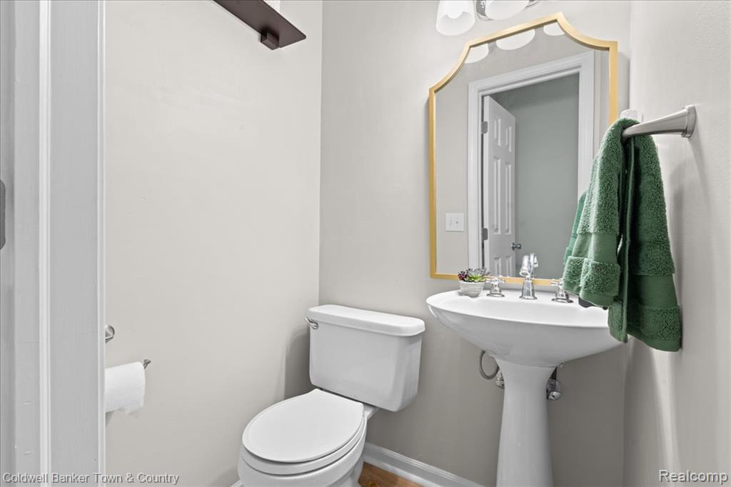 6232 Beechfield Drive, Lansing, MI 48911 — Photo 12