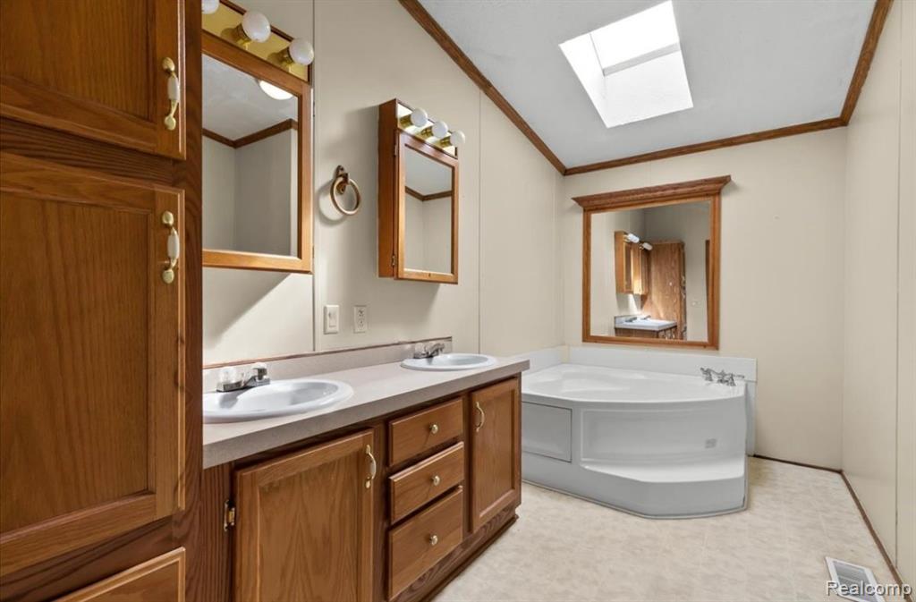 45288 Burgundy Drive, Macomb, MI 48044 — Photo 13