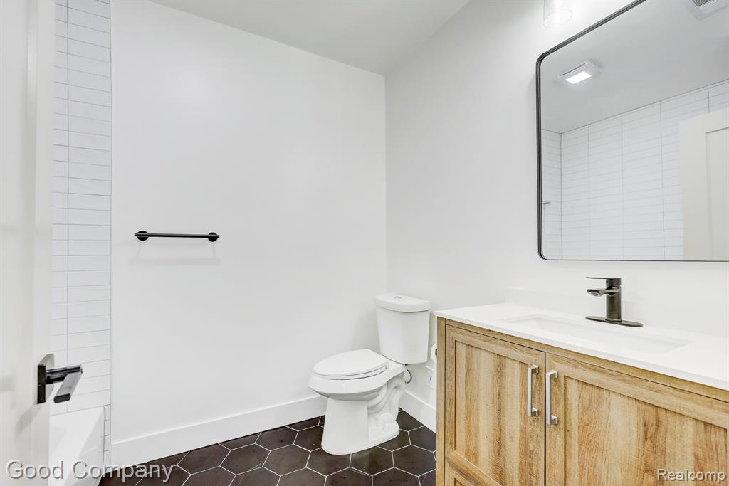 24250 Majestic Street, Oak Park, MI 48237 — Photo 40