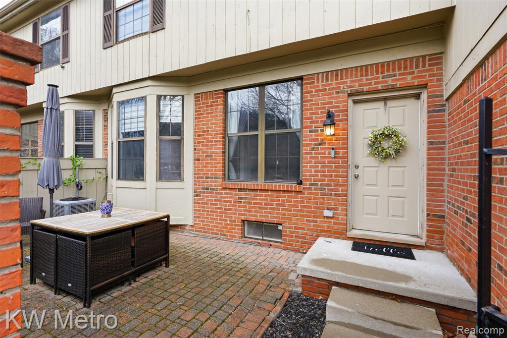 7072 Green Farm Road, West Bloomfield, MI — Photo 4
