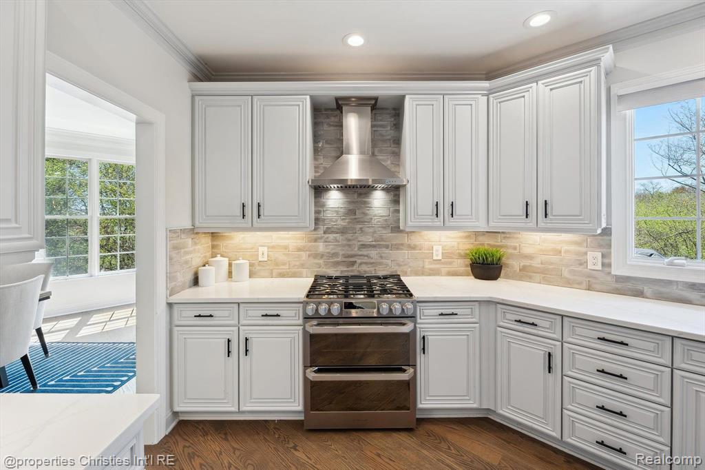 45933 TOURNAMENT Drive, Northville, MI 48168 — Photo 16