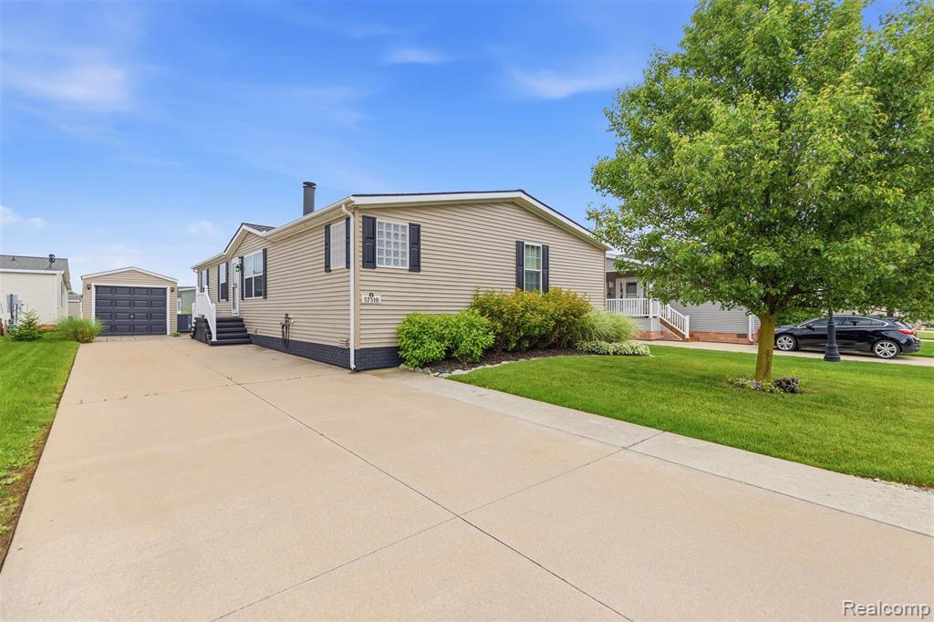 57510 Old Red Ln, Lenox, MI 48048 — Photo 24