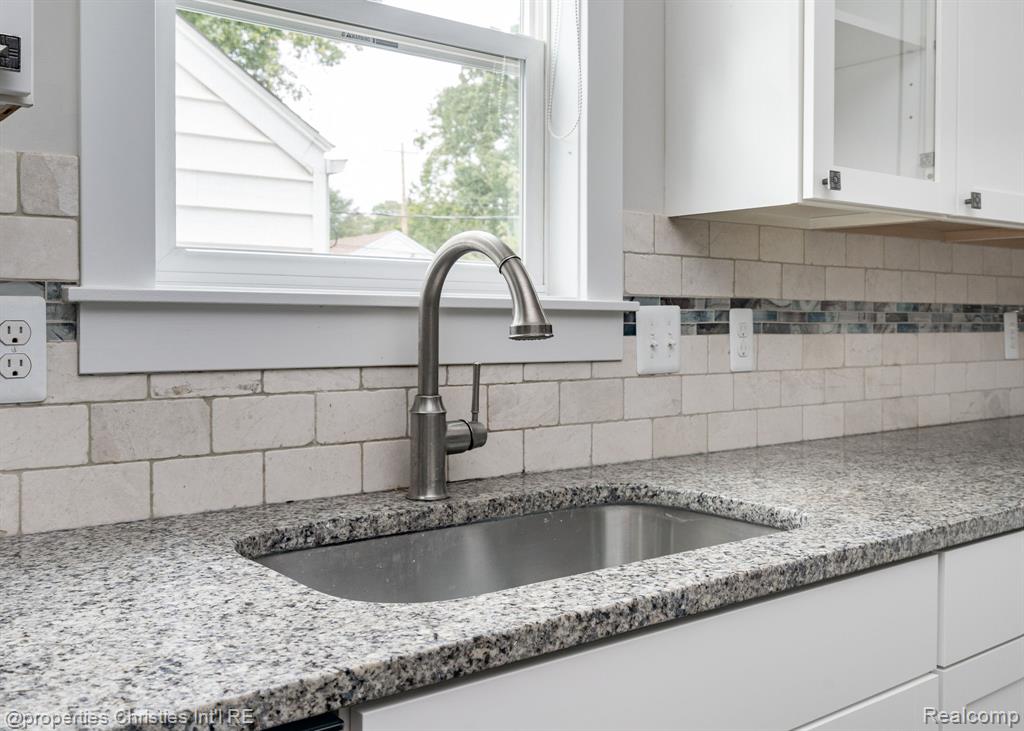 805 Forest Avenue, Royal Oak, MI 48067 — Photo 14