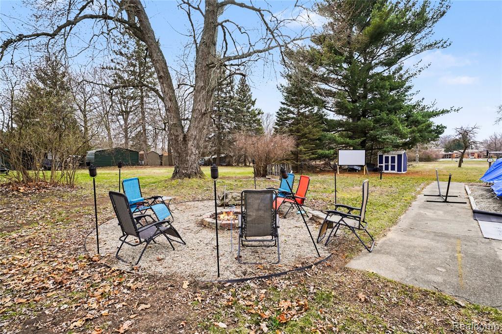 633 N Adelaide Street, Fenton, MI 48430 — Photo 23