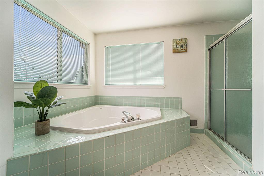 7549 ACORN HILL Court, West Bloomfield, MI 48323 — Photo 22