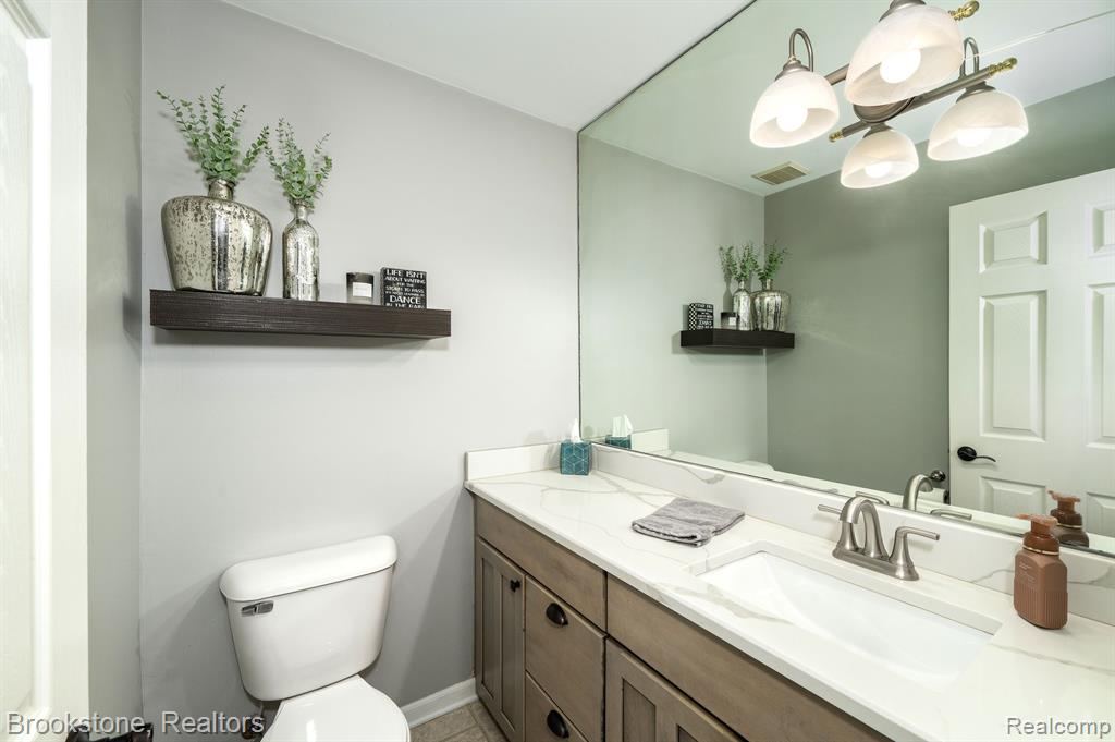 921 OLD HICKORY LANE Lane, Lake Orion, MI 48362 — Photo 26
