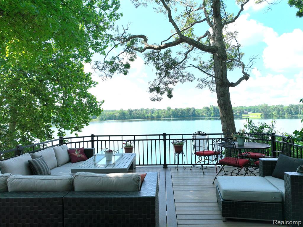857 HURLEY Drive, Howell, MI 48843 — Photo 2