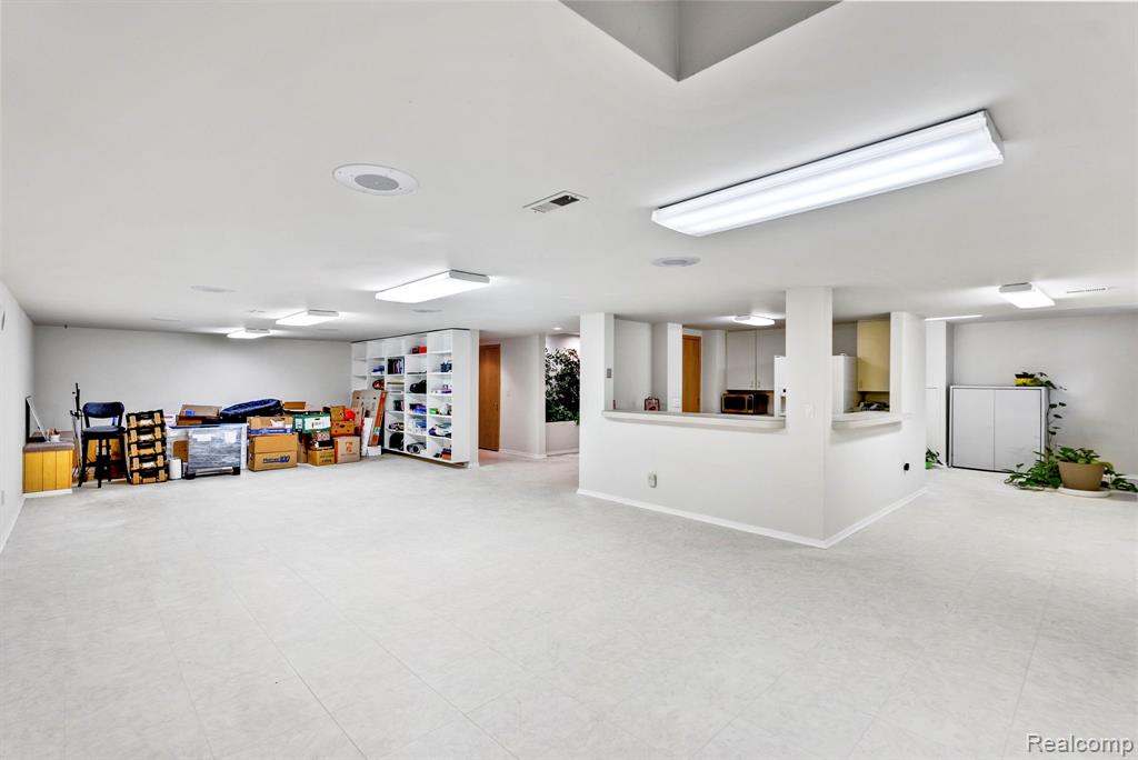 5322 Pond Bluff Drive, West Bloomfield, MI 48323 — Photo 46