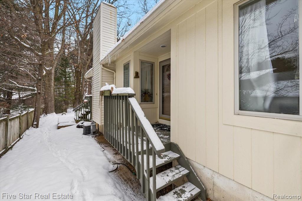 6586 Pontiac Lake Road, 1, Waterford, MI 48327 — Photo 9