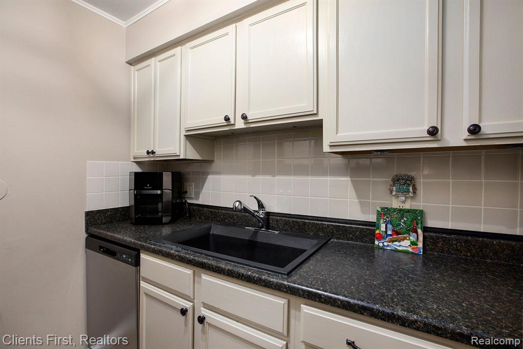 44425 SAVERY Drive, Canton, MI 48187 — Photo 7