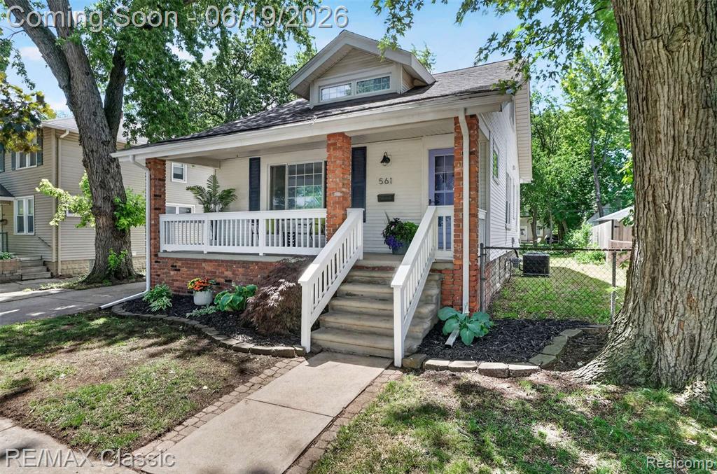 561 W Saratoga Street, Ferndale, MI 48220 — Photo 2